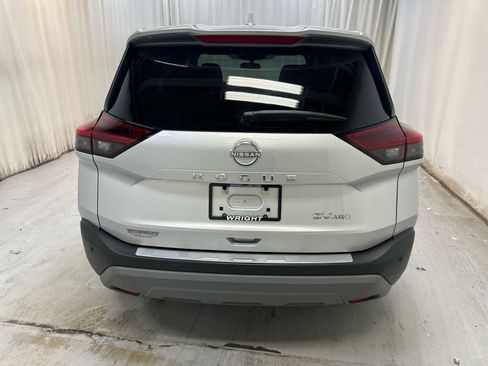 Certified 2022 Nissan Rogue SV image 7