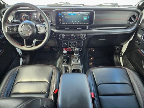 Used 2024 Jeep Gladiator Rubicon AWD/4WD image 19
