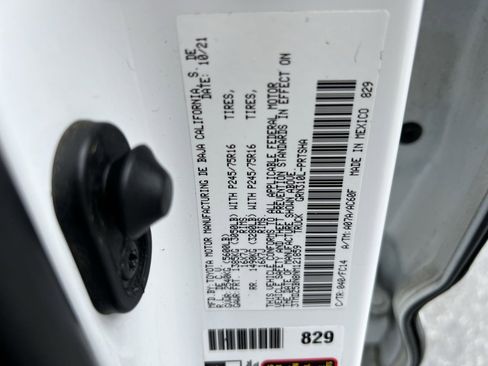 Used 2022 Toyota Tacoma SR5 AWD/4WD image 27