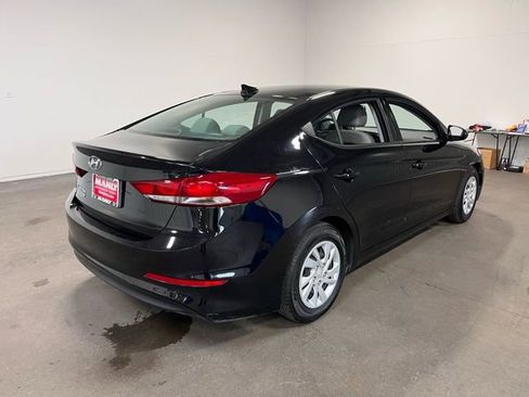 Used 2017 Hyundai Elantra SE image 3