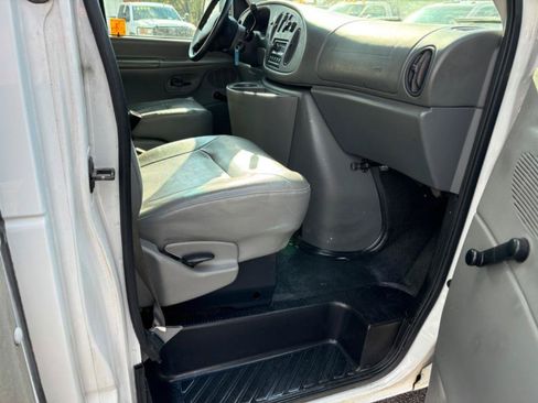 Used 2004 Ford E-350 and Econoline 350 Super Duty RWD image 18