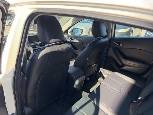 Used 2018 MAZDA MAZDA3 Touring image 10
