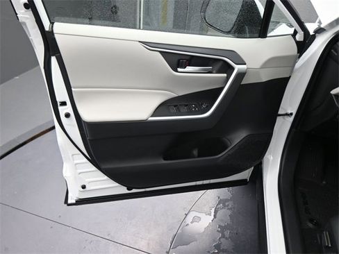 New 2025 Toyota RAV4 XLE image 17
