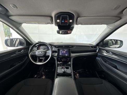 Used 2023 Jeep Grand Cherokee L Laredo image 22