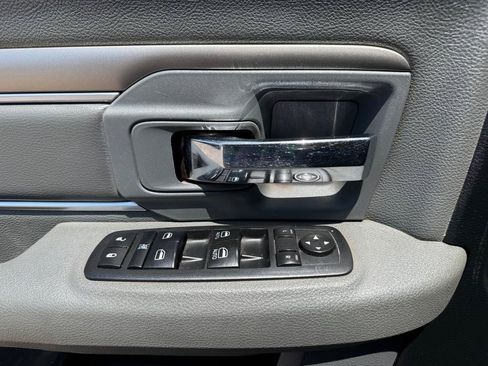 Used 2017 RAM 1500 Classic SLT RWD image 21