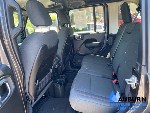 Used 2026 Jeep Wrangler Unlimited Rubicon AWD/4WD image 24