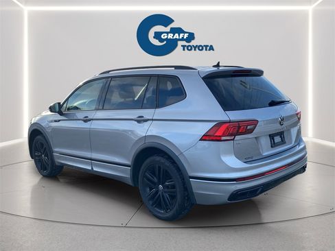Used 2022 Volkswagen Tiguan SE R-Line image 12