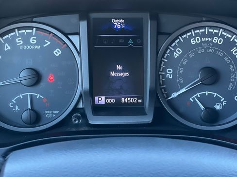 Used 2016 Toyota Tacoma TRD Off-Road image 26