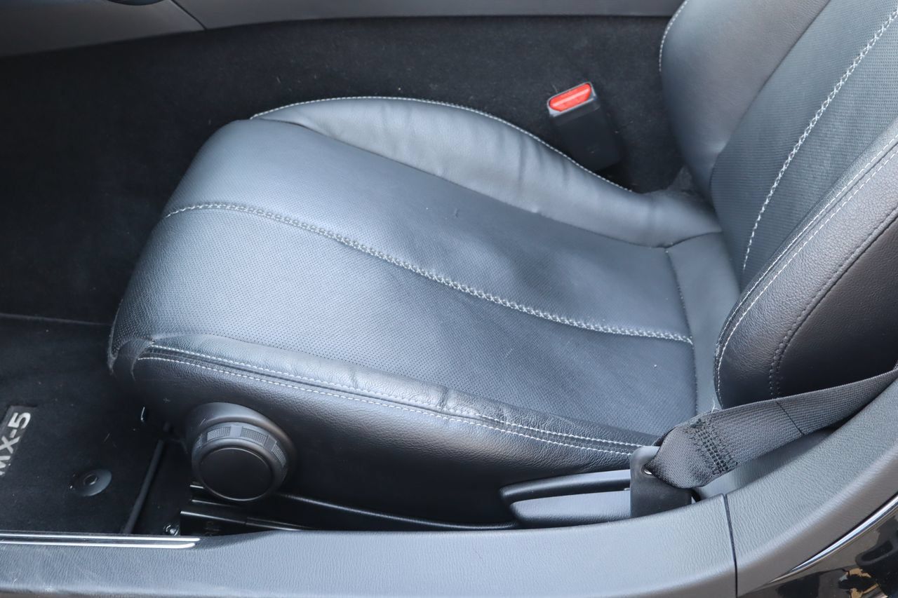 Used 2025 MAZDA MX-5 Miata RF Grand Touring RWD image 12