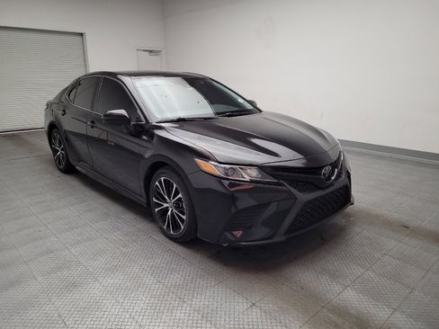 Used 2020 Toyota Camry SE w/ Carpet Mat Package image 13