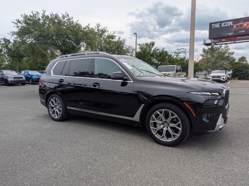 Used 2025 BMW X7 xDrive40i AWD/4WD image 2