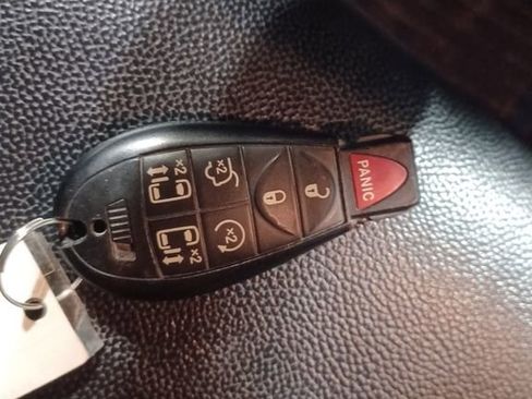 Used 2019 Dodge Grand Caravan SXT image 10