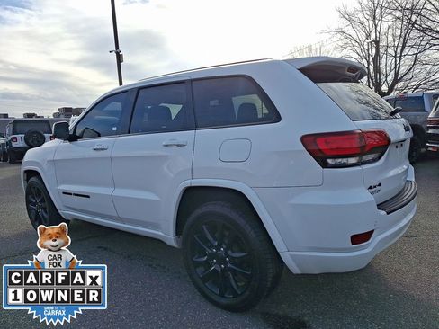 Used 2021 Jeep Grand Cherokee Laredo X image 4