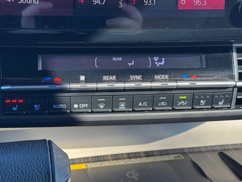 Used 2022 Toyota Sienna Platinum image 23