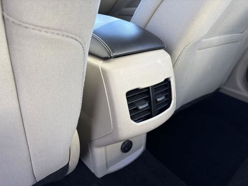 Used 2020 Ford Fusion SE image 18