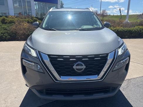 Used 2022 Nissan Rogue SV w/ SV Premium Package image 3