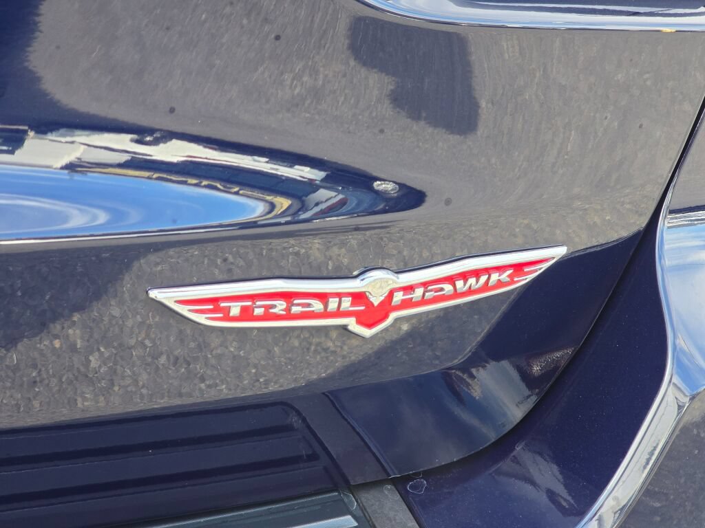 Used 2018 Jeep Grand Cherokee Trailhawk w/ Trailhawk Luxury Group AWD/4WD image 16