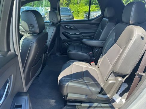 Used 2023 Chevrolet Traverse LT AWD/4WD image 34