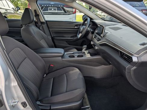 Used 2025 Nissan Altima 2.5 SV FWD image 26