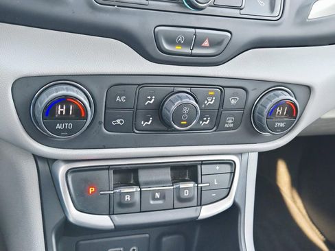 Used 2023 GMC Terrain SLE w/ Driver Convenience Package image 27