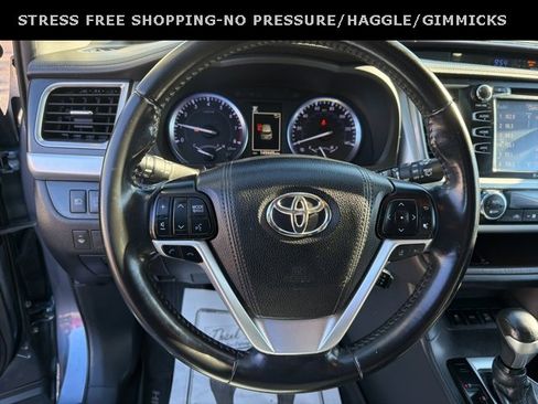 Used 2019 Toyota Highlander XLE image 19