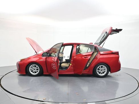 Used 2021 Toyota Prius LE FWD image 34