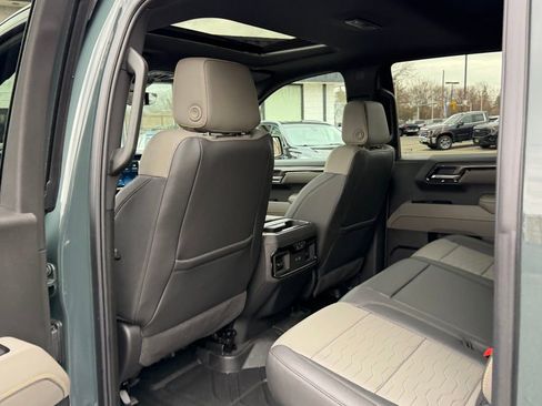 Certified 2025 Chevrolet Silverado 1500 ZR2 w/ Technology Package AWD/4WD image 11