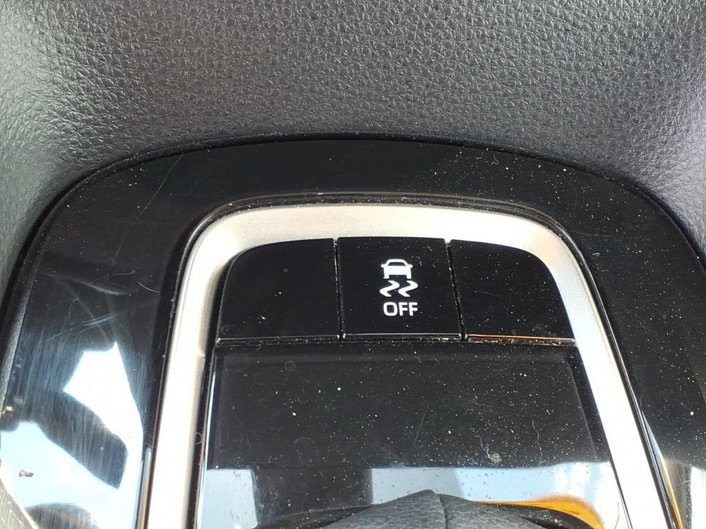 Used 2025 Toyota Corolla LE FWD image 22