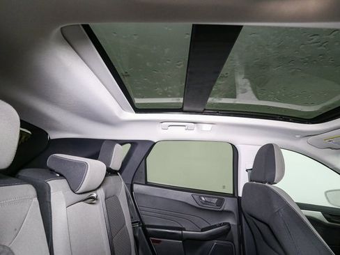 Used 2022 Ford Escape SE w/ SE Sport Appearance Package image 21