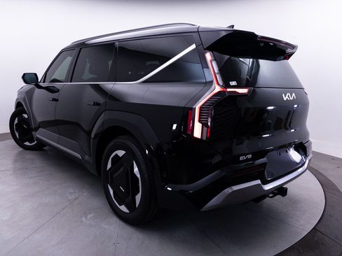 Certified 2024 Kia EV9 Land AWD/4WD image 2