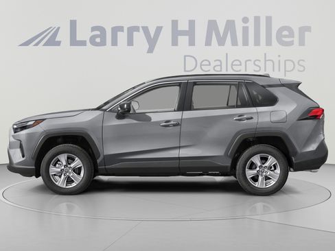 Used 2023 Toyota RAV4 LE AWD/4WD image 3