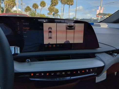 New 2026 Cadillac Optiq Luxury 2 image 23