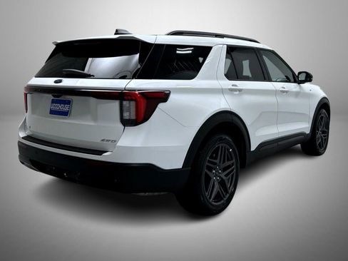 Used 2025 Ford Explorer ST-Line w/ ST-Line Street Pack image 5