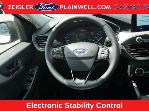 Used 2022 Ford Escape SE w/ Cold Weather Package AWD/4WD image 13