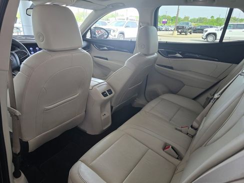 Used 2021 Buick Envision Essence FWD image 18