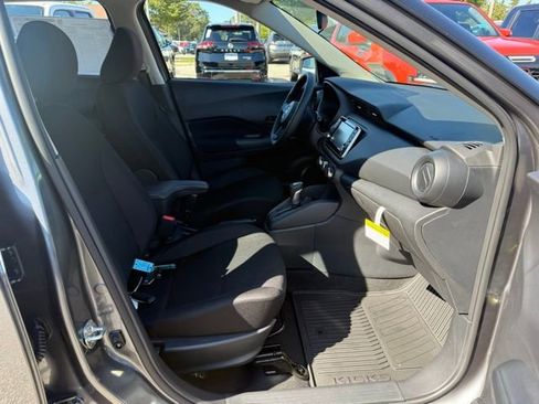 New 2025 Nissan Kicks Play S image 28