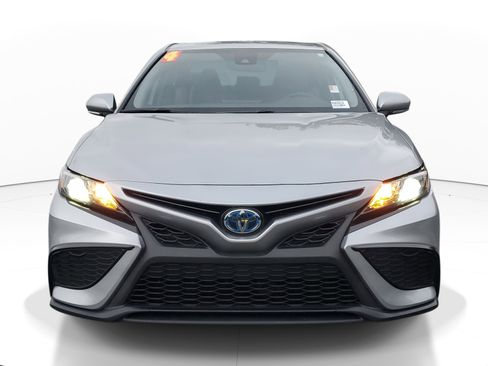 Used 2024 Toyota Camry SE image 2