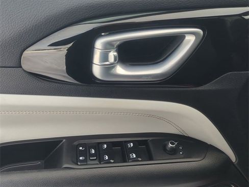 Certified 2023 Jeep Compass Limited image 13