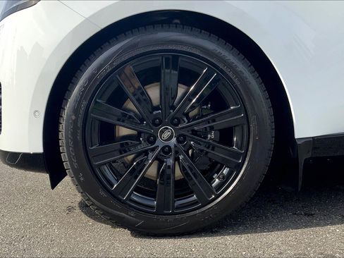 New 2025 Land Rover Range Rover SE image 11