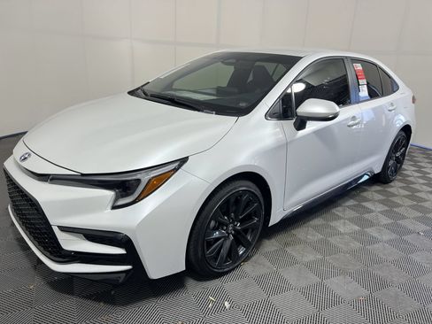 Used 2024 Toyota Corolla SE FWD image 9