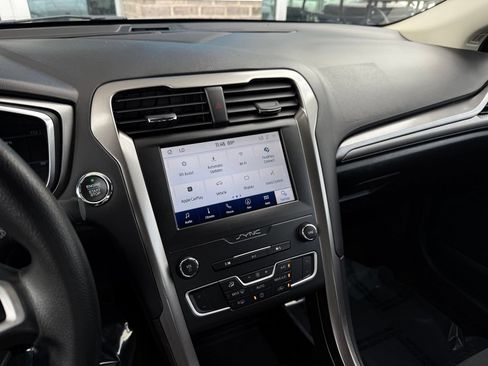Used 2020 Ford Fusion SE FWD image 32
