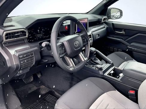 Used 2025 Toyota Tacoma TRD Off-Road image 2
