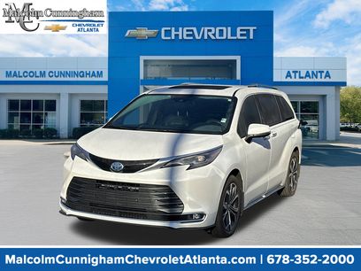 Used 2025 Toyota Sienna Platinum