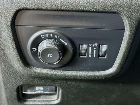 Used 2023 Jeep Grand Cherokee L Limited image 17