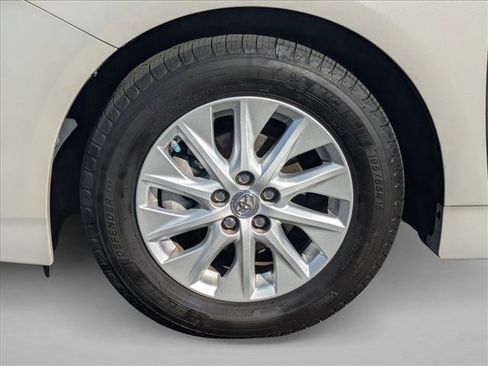 Used 2015 Toyota Prius Prime Advanced image 22