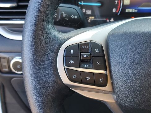 Used 2022 Ford Explorer XLT w/ Equipment Group 202A image 12