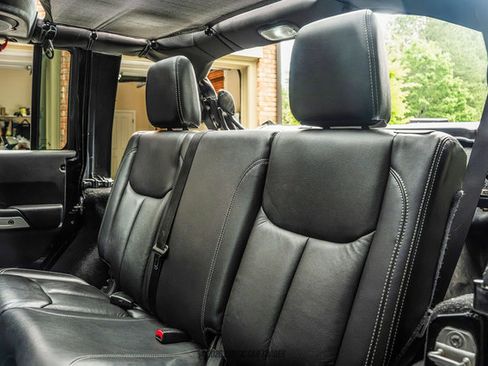 Used 2014 Jeep Wrangler Unlimited Rubicon AWD/4WD image 30