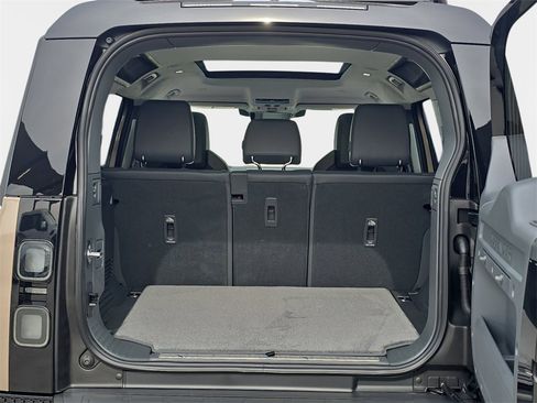 New 2026 Land Rover Defender 110 OCTA image 12