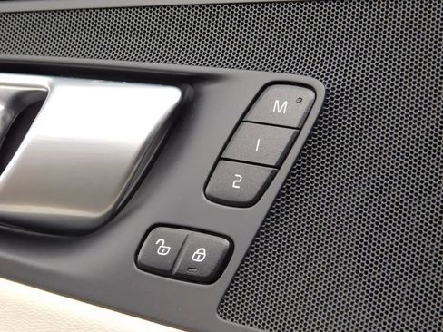 Used 2024 Volvo XC60 B5 Plus image 27