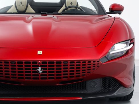 Certified 2025 Ferrari Roma Spider RWD image 16